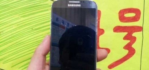 Samsung Galaxy S4 : the first 'live' photos leaked and you can see them here.