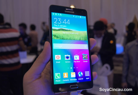 Samsung Galaxy A7  front photo
